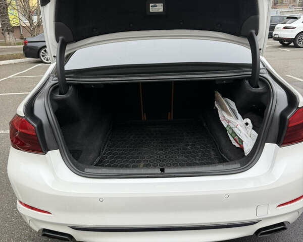 Белый БМВ 5 Серия, объемом двигателя 2.98 л и пробегом 120 тыс. км за 33700 $, фото 12 на Automoto.ua