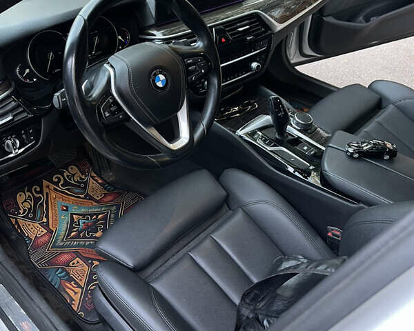 Білий БМВ 5 Серія, об'ємом двигуна 2 л та пробігом 96 тис. км за 25500 $, фото 6 на Automoto.ua