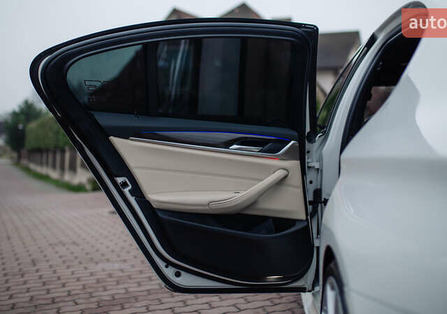 Белый БМВ 5 Серия, объемом двигателя 3 л и пробегом 139 тыс. км за 35000 $, фото 37 на Automoto.ua