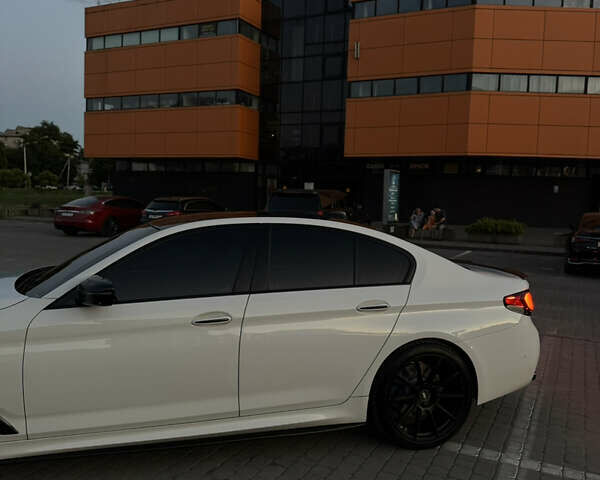 Белый БМВ 5 Серия, объемом двигателя 3 л и пробегом 180 тыс. км за 35400 $, фото 8 на Automoto.ua