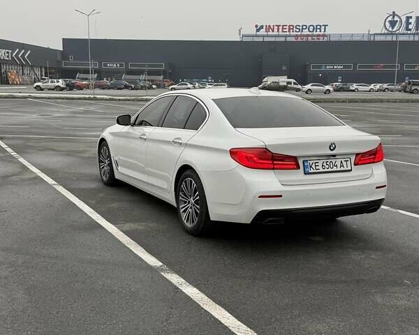 Белый БМВ 5 Серия, объемом двигателя 3 л и пробегом 145 тыс. км за 31000 $, фото 5 на Automoto.ua