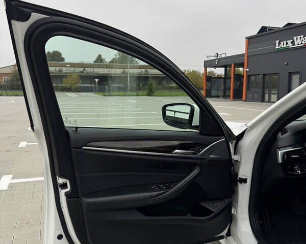 Белый БМВ 5 Серия, объемом двигателя 2 л и пробегом 157 тыс. км за 24500 $, фото 9 на Automoto.ua