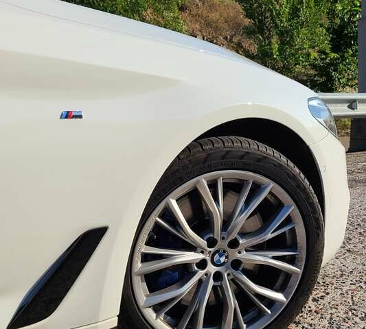 Белый БМВ 5 Серия, объемом двигателя 3 л и пробегом 99 тыс. км за 43000 $, фото 7 на Automoto.ua