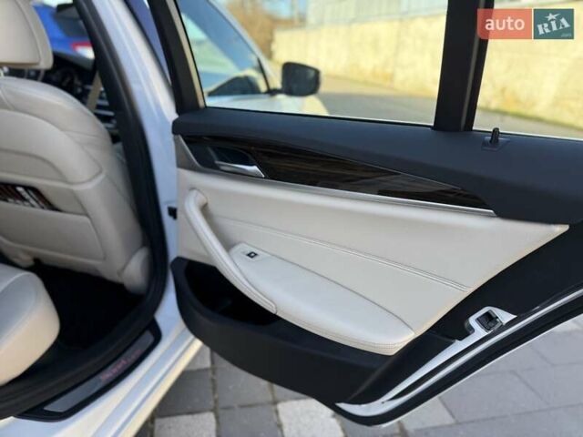 БМВ 5 Серія 2017 у Стрые на Automoto.ua Білий БМВ 5 Серія, об'ємом двигуна 2 л та пробігом 153 тис. км за 24500 $, фото 31 на Automoto.ua