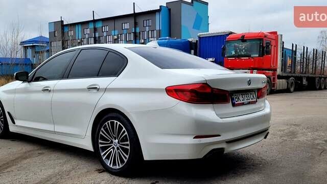 Белый БМВ 5 Серия, объемом двигателя 3 л и пробегом 113 тыс. км за 32000 $, фото 1 на Automoto.ua
