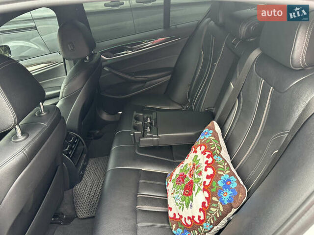 Белый БМВ 5 Серия, объемом двигателя 2 л и пробегом 175 тыс. км за 27000 $, фото 12 на Automoto.ua