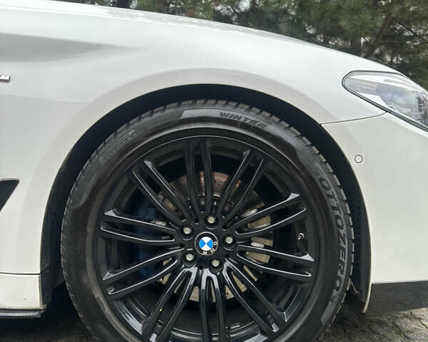 Белый БМВ 5 Серия, объемом двигателя 3 л и пробегом 129 тыс. км за 35300 $, фото 2 на Automoto.ua