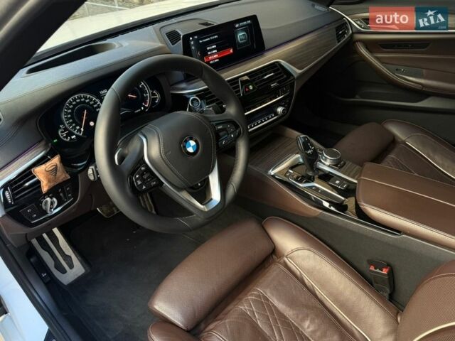 Білий БМВ 5 Серія, об'ємом двигуна 2 л та пробігом 105 тис. км за 36900 $, фото 24 на Automoto.ua