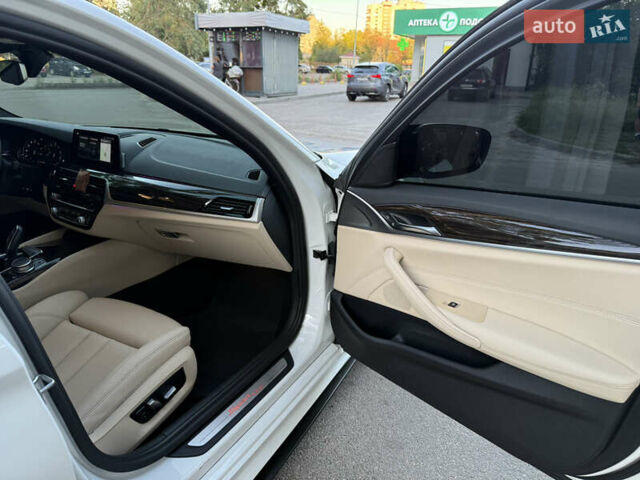 Белый БМВ 5 Серия, объемом двигателя 2 л и пробегом 99 тыс. км за 29700 $, фото 31 на Automoto.ua
