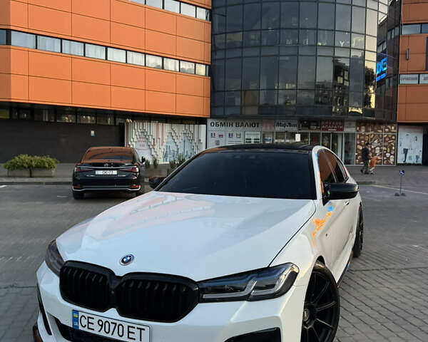 Белый БМВ 5 Серия, объемом двигателя 3 л и пробегом 180 тыс. км за 35400 $, фото 2 на Automoto.ua