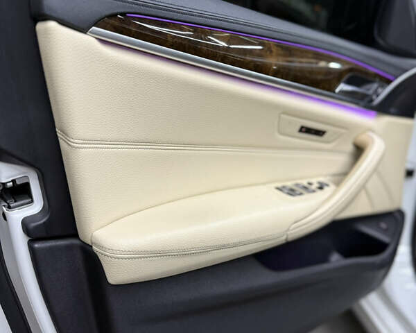 Білий БМВ 5 Серія, об'ємом двигуна 3 л та пробігом 99 тис. км за 32000 $, фото 5 на Automoto.ua