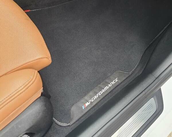 Белый БМВ 5 Серия, объемом двигателя 3 л и пробегом 99 тыс. км за 43000 $, фото 9 на Automoto.ua