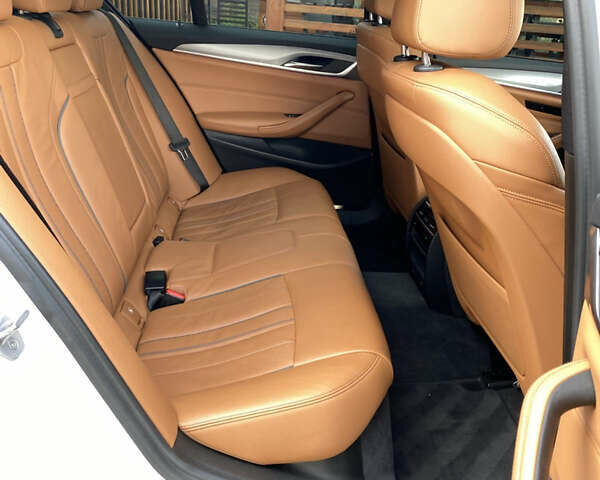 Белый БМВ 5 Серия, объемом двигателя 2 л и пробегом 207 тыс. км за 27400 $, фото 9 на Automoto.ua