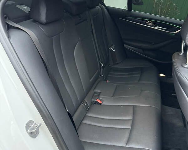 Белый БМВ 5 Серия, объемом двигателя 2 л и пробегом 128 тыс. км за 26000 $, фото 21 на Automoto.ua