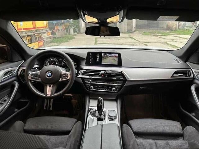 БМВ 5 Серия 2017 в Львове на Automoto.ua Белый БМВ 5 Серия, объемом двигателя 2 л и пробегом 107 тыс. км за 25500 $, фото 15 на Automoto.ua