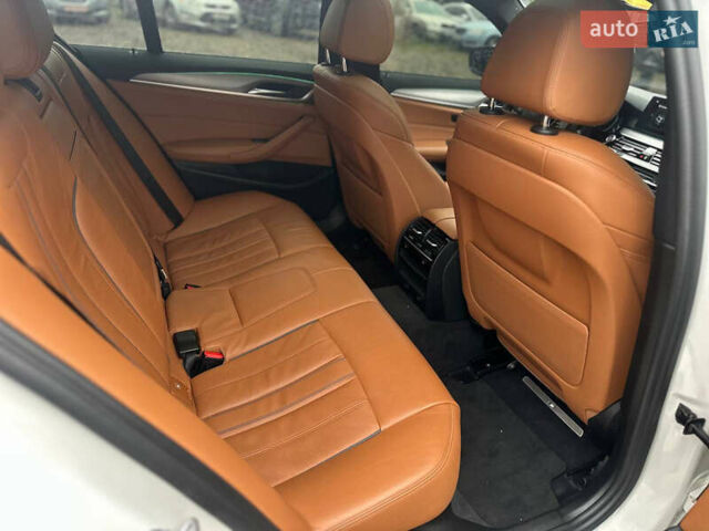 Белый БМВ 5 Серия, объемом двигателя 2 л и пробегом 204 тыс. км за 27400 $, фото 21 на Automoto.ua