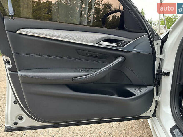 БМВ 5 Серия 2017 в Львове на Automoto.ua Белый БМВ 5 Серия, объемом двигателя 2 л и пробегом 107 тыс. км за 27500 $, фото 14 на Automoto.ua