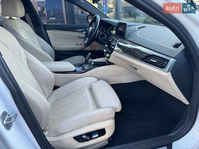 Білий БМВ 5 Серія, об'ємом двигуна 2 л та пробігом 221 тис. км за 19500 $, фото 18 на Automoto.ua