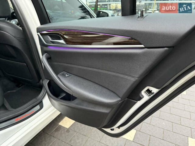 Білий БМВ 5 Серія, об'ємом двигуна 2 л та пробігом 74 тис. км за 26500 $, фото 33 на Automoto.ua