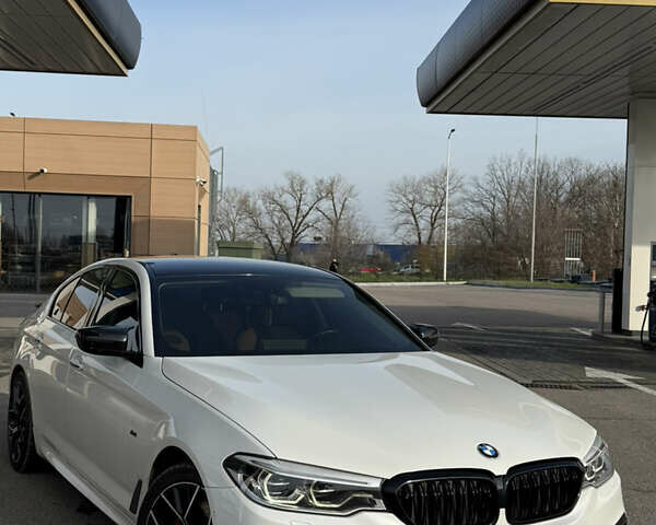 Белый БМВ 5 Серия, объемом двигателя 3 л и пробегом 140 тыс. км за 31900 $, фото 2 на Automoto.ua