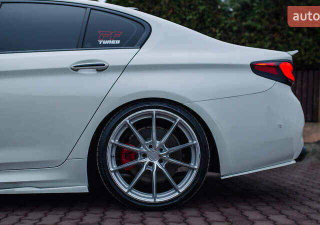 Белый БМВ 5 Серия, объемом двигателя 3 л и пробегом 139 тыс. км за 35000 $, фото 17 на Automoto.ua