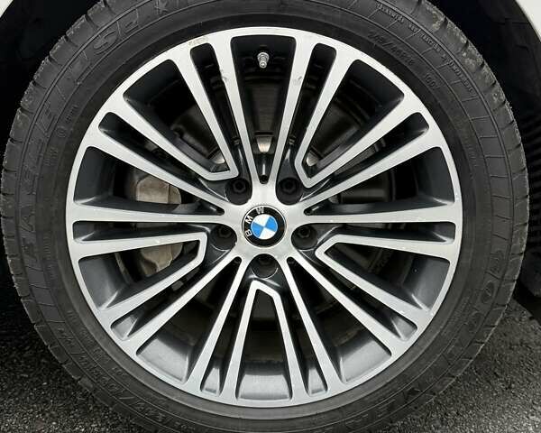 Белый БМВ 5 Серия, объемом двигателя 3 л и пробегом 145 тыс. км за 31000 $, фото 11 на Automoto.ua