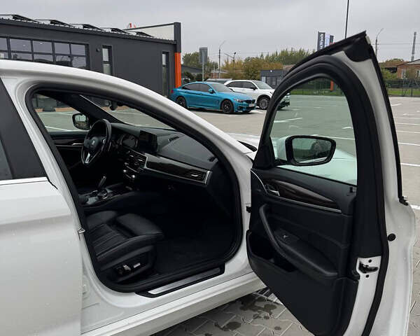 Белый БМВ 5 Серия, объемом двигателя 2 л и пробегом 157 тыс. км за 22700 $, фото 16 на Automoto.ua