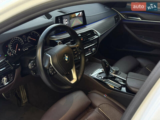 Белый БМВ 5 Серия, объемом двигателя 2 л и пробегом 155 тыс. км за 33000 $, фото 7 на Automoto.ua
