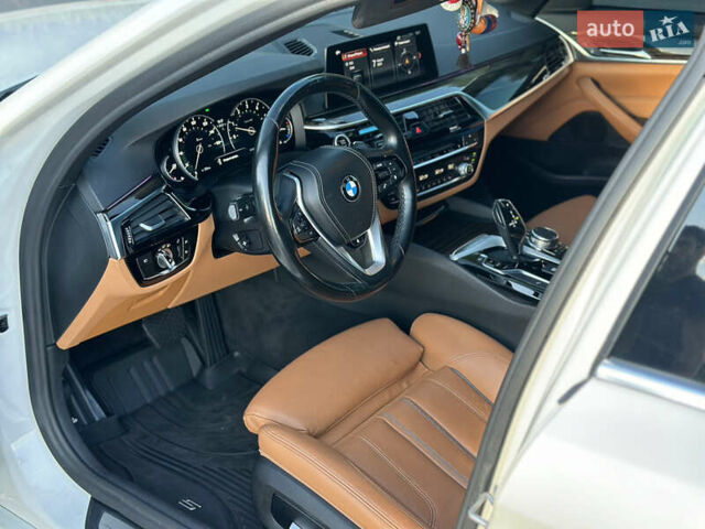 Белый БМВ 5 Серия, объемом двигателя 2 л и пробегом 108 тыс. км за 29500 $, фото 10 на Automoto.ua