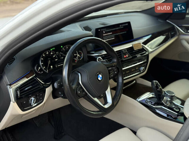 Белый БМВ 5 Серия, объемом двигателя 2 л и пробегом 215 тыс. км за 22950 $, фото 25 на Automoto.ua