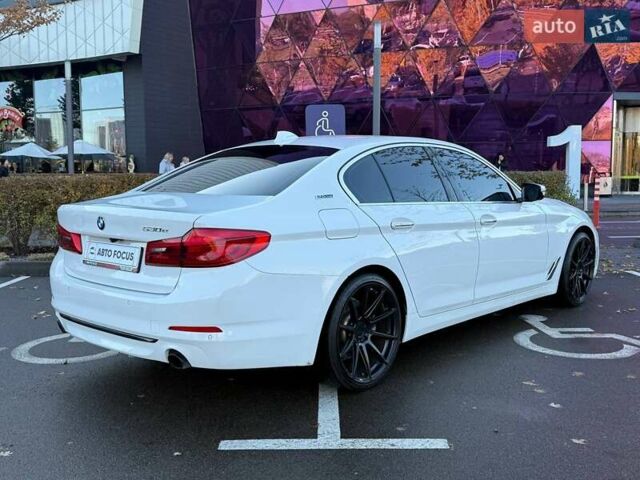 Белый БМВ 5 Серия, объемом двигателя 2 л и пробегом 118 тыс. км за 26990 $, фото 5 на Automoto.ua