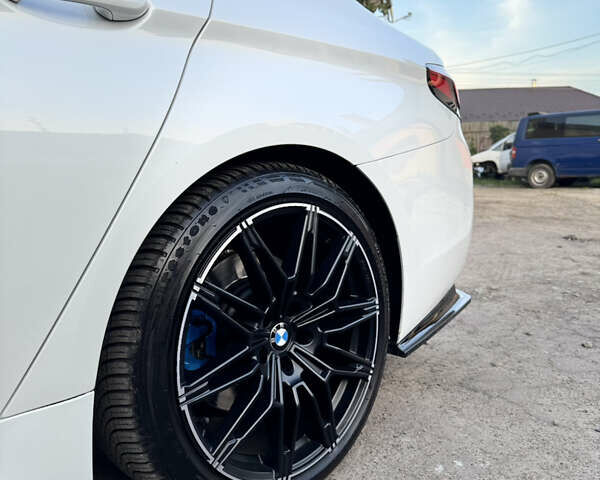 Білий БМВ 5 Серія, об'ємом двигуна 2 л та пробігом 135 тис. км за 30000 $, фото 2 на Automoto.ua