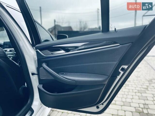 Білий БМВ 5 Серія, об'ємом двигуна 2.99 л та пробігом 121 тис. км за 40000 $, фото 29 на Automoto.ua