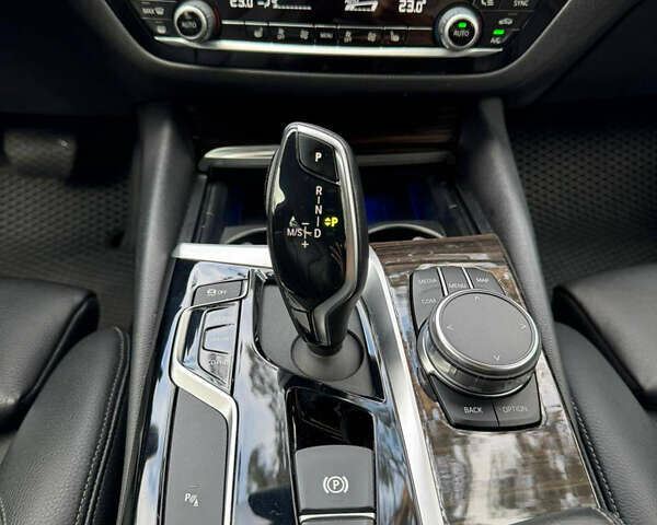 БМВ 5 Серия 2018 в Буче на Automoto.ua Белый БМВ 5 Серия, объемом двигателя 2.99 л и пробегом 108 тыс. км за 45000 $, фото 8 на Automoto.ua