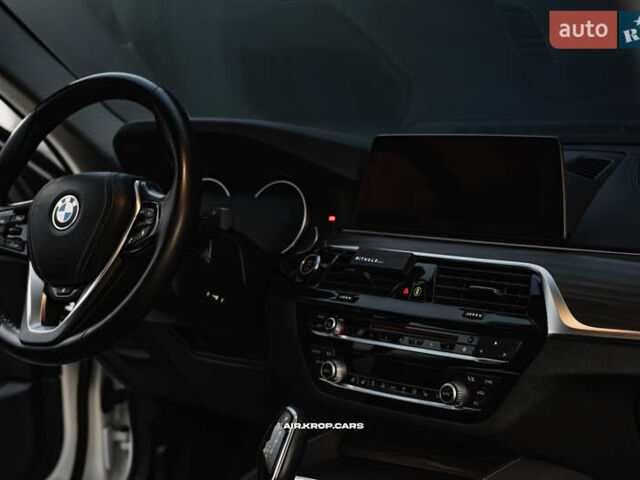 Белый БМВ 5 Серия, объемом двигателя 2 л и пробегом 175 тыс. км за 30000 $, фото 13 на Automoto.ua