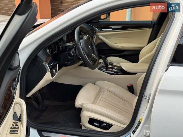 Белый БМВ 5 Серия, объемом двигателя 3 л и пробегом 157 тыс. км за 35499 $, фото 7 на Automoto.ua