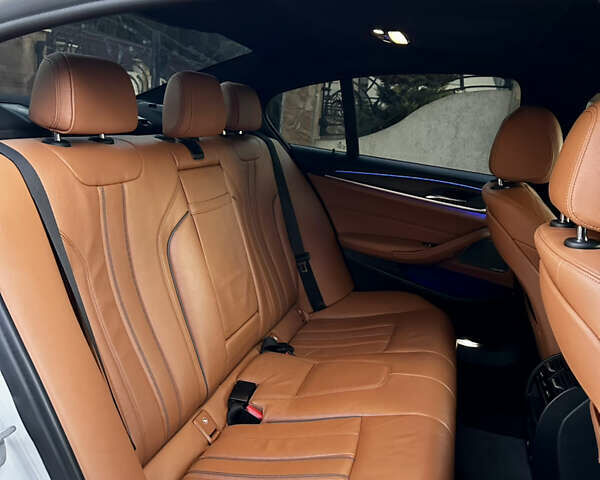 Белый БМВ 5 Серия, объемом двигателя 3 л и пробегом 204 тыс. км за 27500 $, фото 27 на Automoto.ua