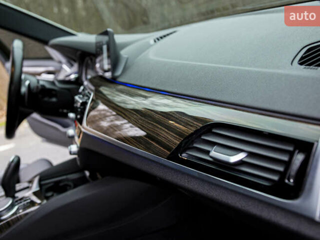 Белый БМВ 5 Серия, объемом двигателя 3 л и пробегом 101 тыс. км за 36500 $, фото 19 на Automoto.ua