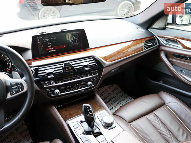 Белый БМВ 5 Серия, объемом двигателя 3 л и пробегом 106 тыс. км за 34900 $, фото 42 на Automoto.ua