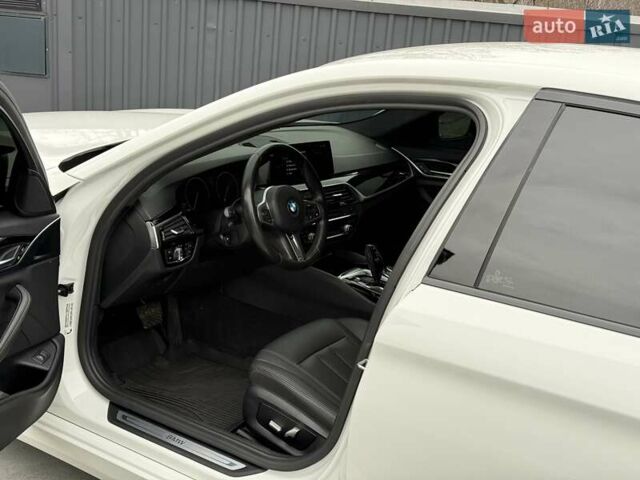 Белый БМВ 5 Серия, объемом двигателя 2 л и пробегом 229 тыс. км за 30000 $, фото 38 на Automoto.ua