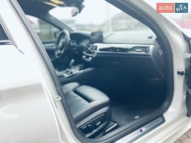 Білий БМВ 5 Серія, об'ємом двигуна 2.99 л та пробігом 121 тис. км за 40000 $, фото 33 на Automoto.ua