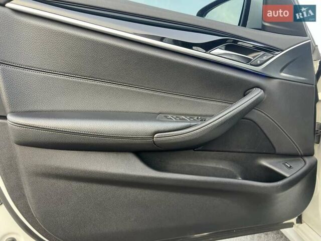 Белый БМВ 5 Серия, объемом двигателя 2 л и пробегом 155 тыс. км за 30499 $, фото 41 на Automoto.ua