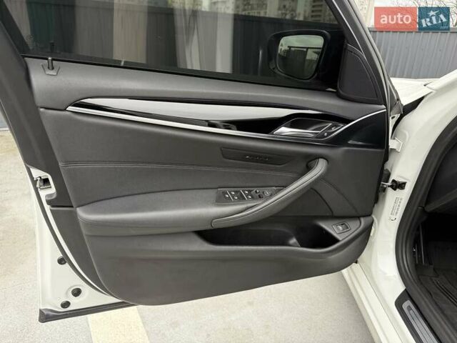 Белый БМВ 5 Серия, объемом двигателя 2 л и пробегом 229 тыс. км за 30000 $, фото 58 на Automoto.ua