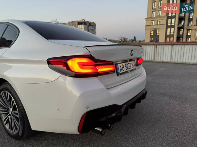 Білий БМВ 5 Серія, об'ємом двигуна 2 л та пробігом 70 тис. км за 29888 $, фото 7 на Automoto.ua