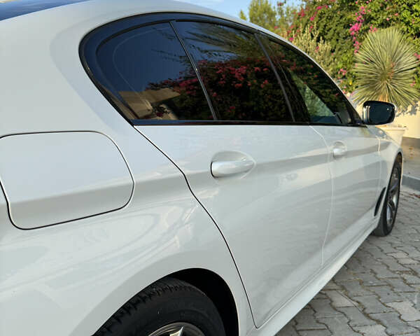 Белый БМВ 5 Серия, объемом двигателя 2 л и пробегом 159 тыс. км за 35000 $, фото 4 на Automoto.ua