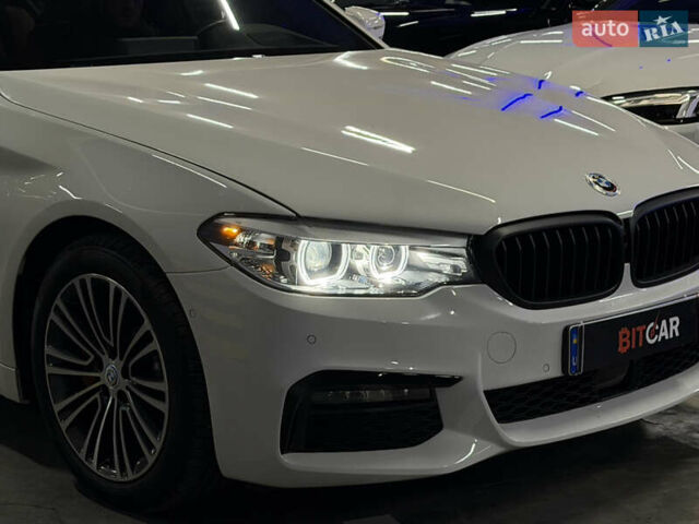 Белый БМВ 5 Серия, объемом двигателя 2 л и пробегом 93 тыс. км за 27700 $, фото 3 на Automoto.ua
