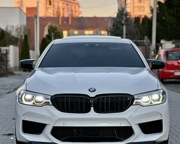 Белый БМВ 5 Серия, объемом двигателя 3 л и пробегом 204 тыс. км за 27500 $, фото 1 на Automoto.ua