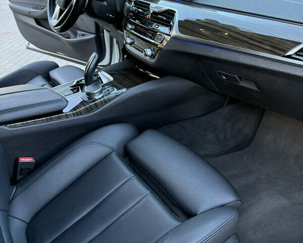 Білий БМВ 5 Серія, об'ємом двигуна 2 л та пробігом 175 тис. км за 25500 $, фото 16 на Automoto.ua