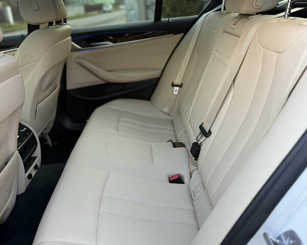 Білий БМВ 5 Серія, об'ємом двигуна 2 л та пробігом 215 тис. км за 22950 $, фото 40 на Automoto.ua