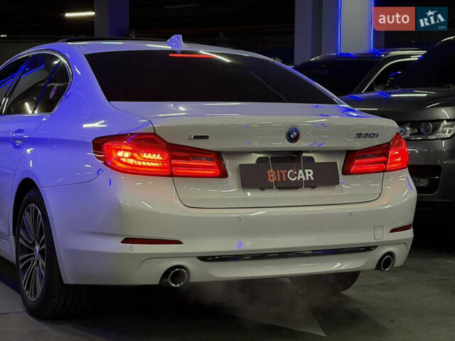 Белый БМВ 5 Серия, объемом двигателя 2 л и пробегом 93 тыс. км за 27700 $, фото 14 на Automoto.ua